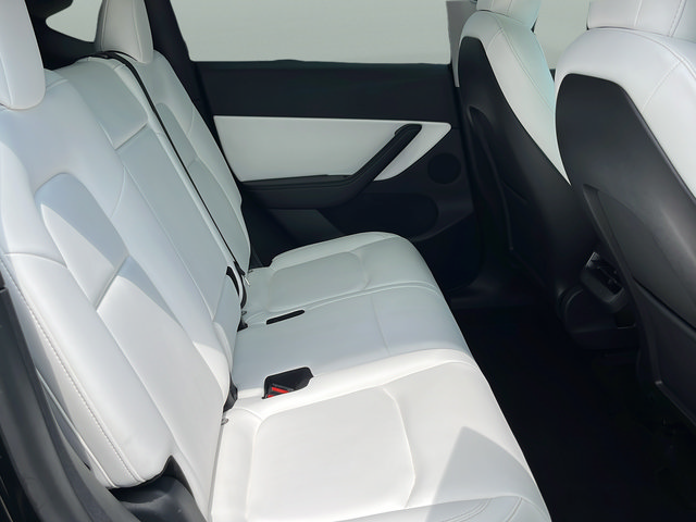 Used 2021 Tesla Model Y Long Range AWD/4WD image 18