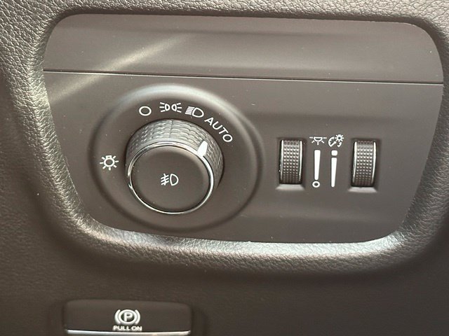 Used 2022 Jeep Grand Cherokee L Limited AWD/4WD image 18