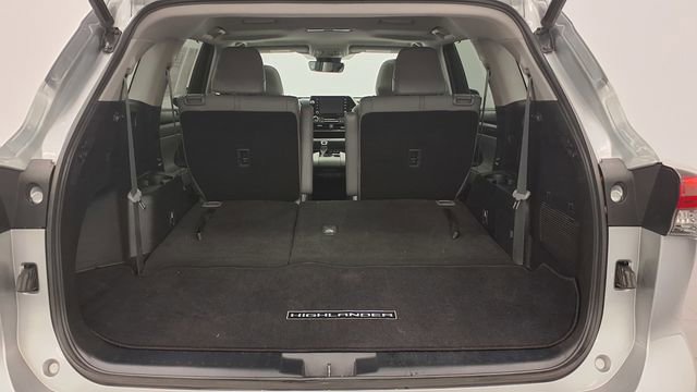 Used 2020 Toyota Highlander XLE image 17