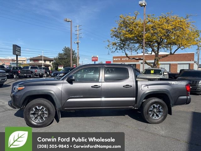 Used 2017 Toyota Tacoma TRD Off-Road w/ Premium & Technology Package AWD/4WD image 4