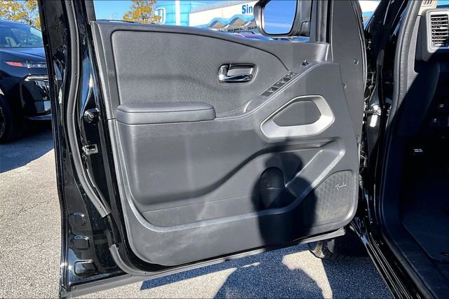 Certified 2024 Nissan Frontier SL image 17