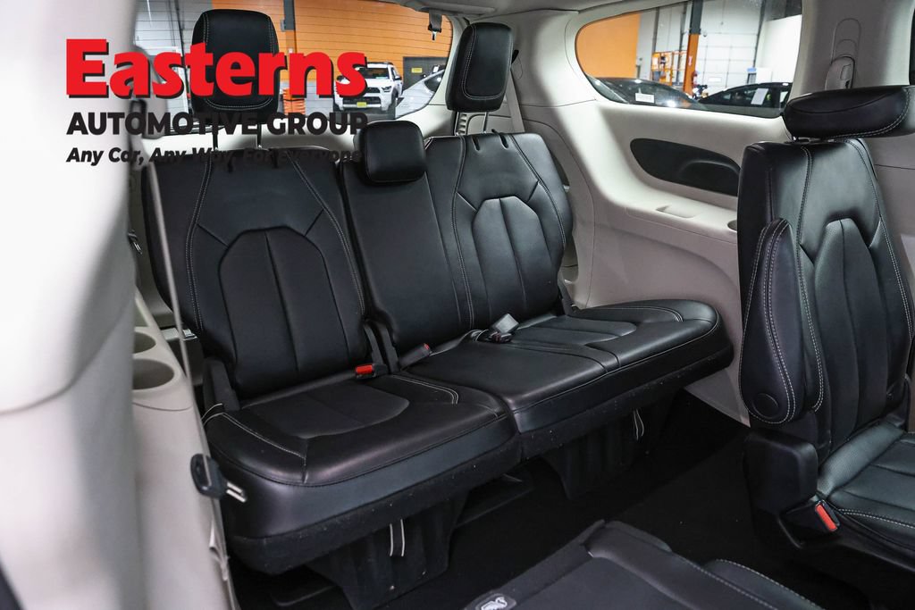 Used 2023 Chrysler Pacifica Touring-L FWD image 25