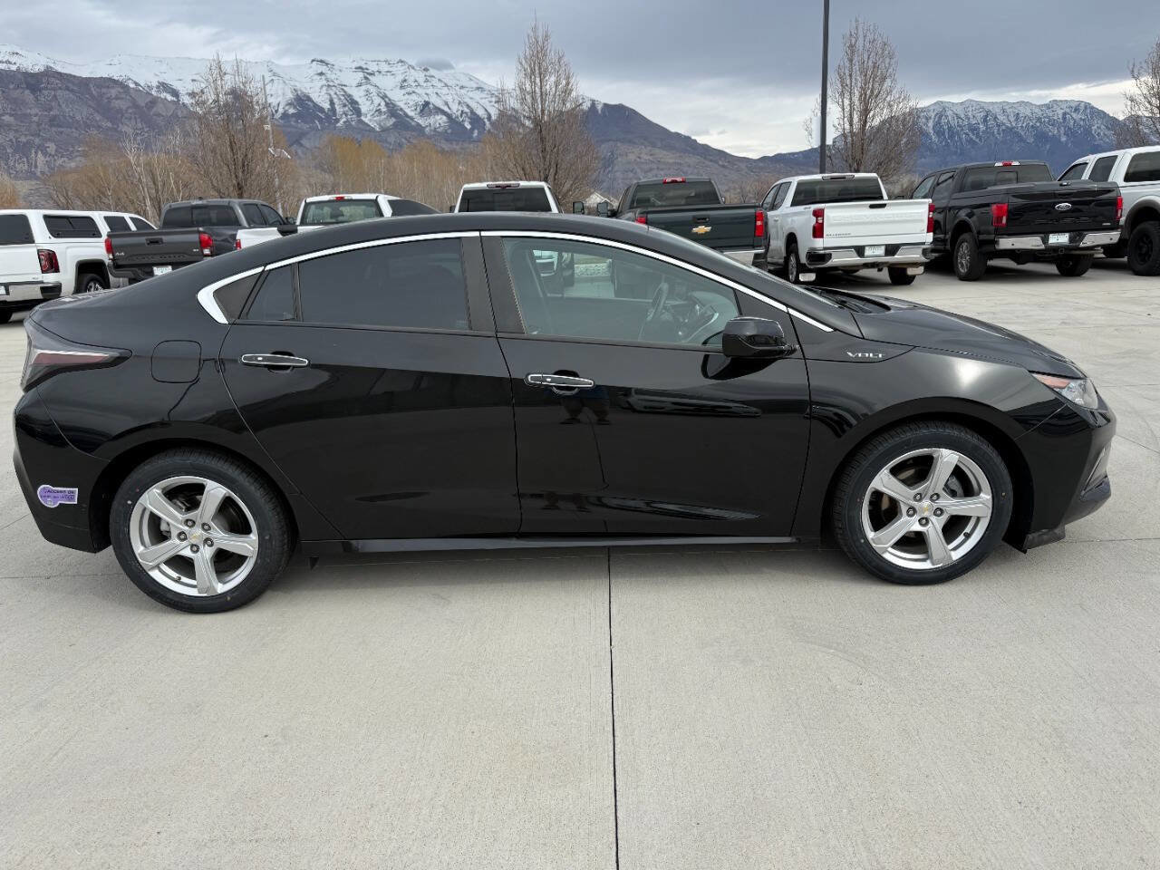 Used 2017 Chevrolet Volt LT image 2