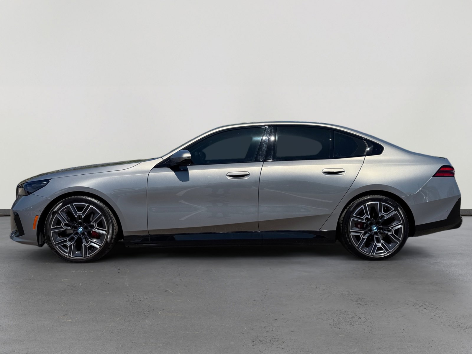 Used 2025 BMW i5 eDrive40i w/ M Sport Package image 2