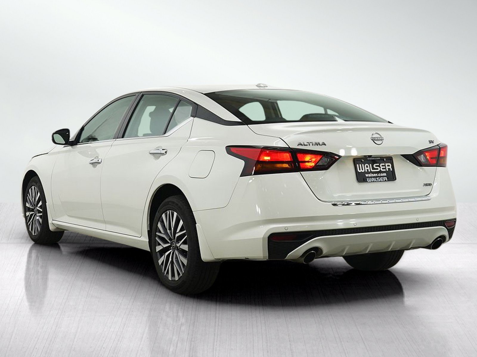 Used 2023 Nissan Altima 2.5 SV w/ SV Premium Package AWD/4WD image 3
