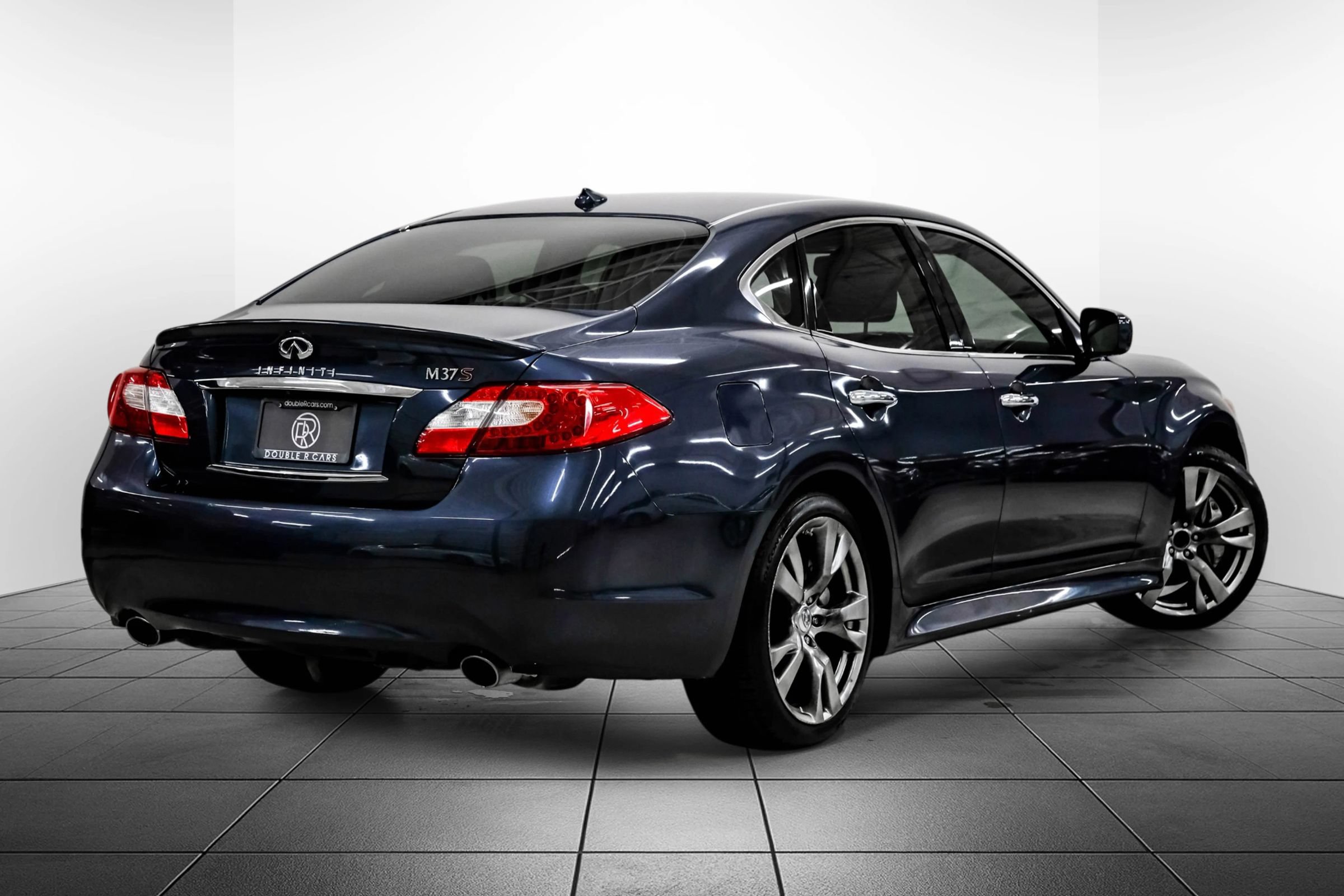 Used 2011 INFINITI M37 w/ Sport Pkg RWD image 9