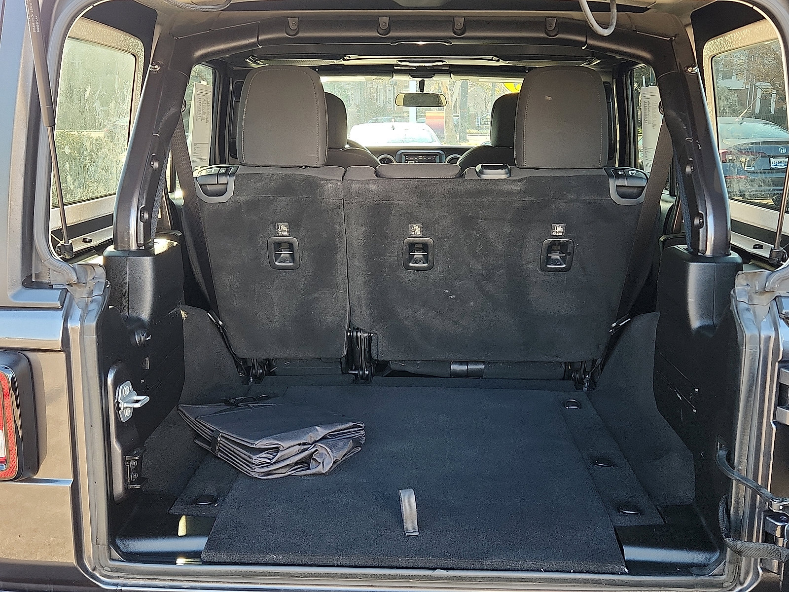 Used 2018 Jeep Wrangler Unlimited Sport S image 28