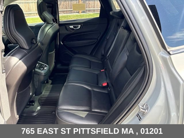 Used 2025 Volvo XC60 B5 Ultra w/ Protection Package Premier AWD/4WD image 11