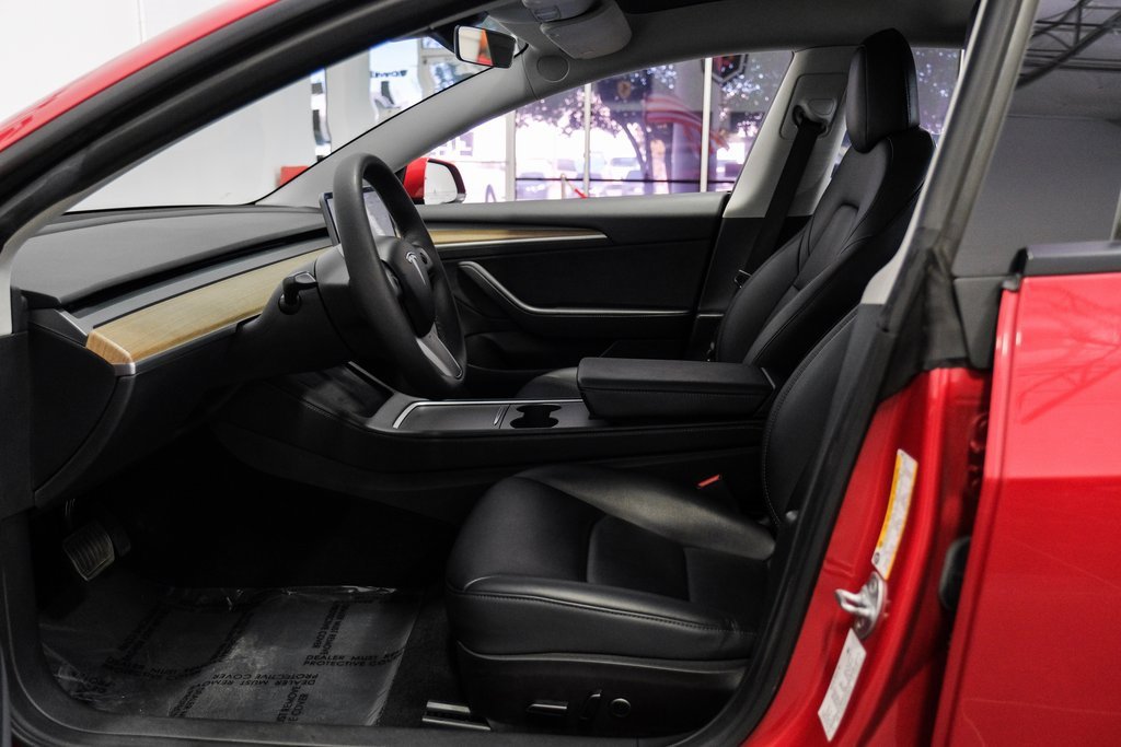 Used 2023 Tesla Model 3 Standard Range image 4
