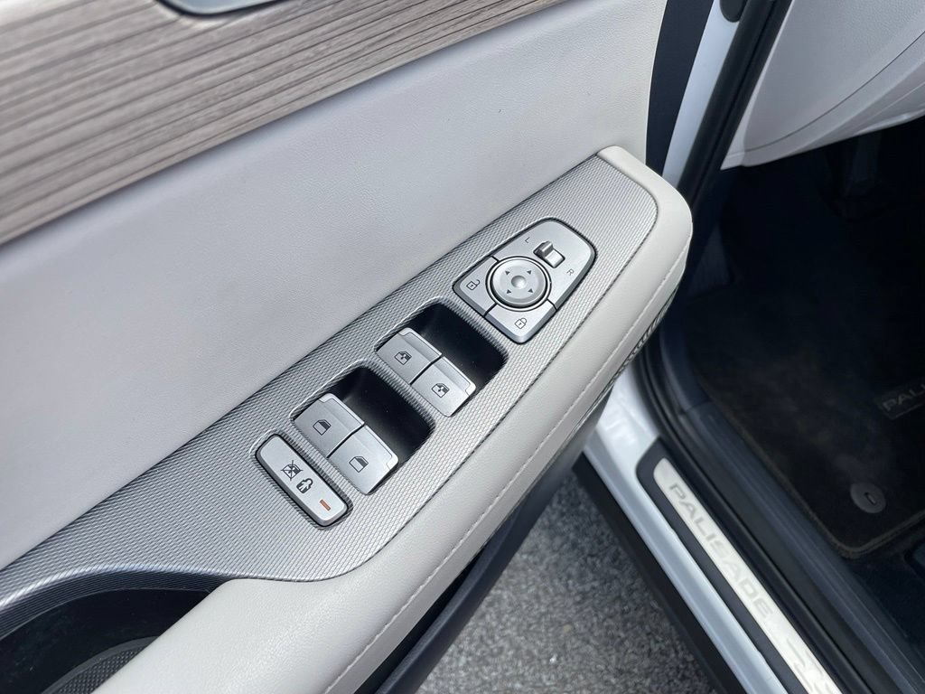 Used 2021 Hyundai Palisade Limited FWD image 12