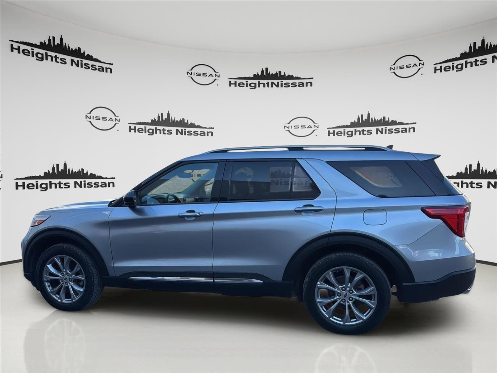 Used 2023 Ford Explorer Limited image 5