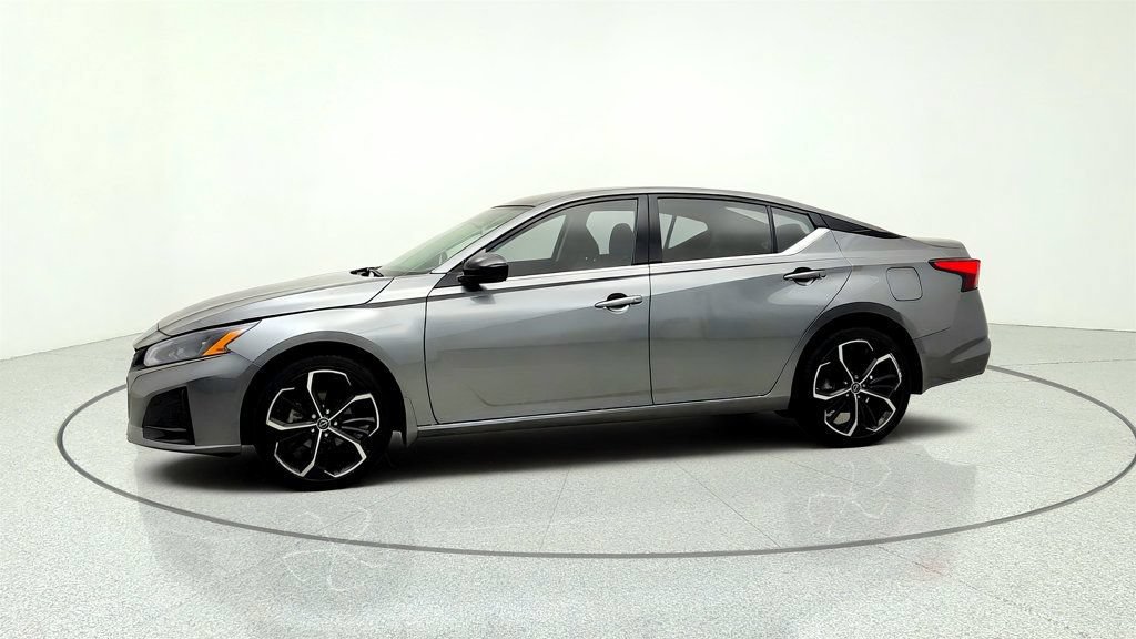 Used 2023 Nissan Altima 2.5 SR AWD/4WD image 8
