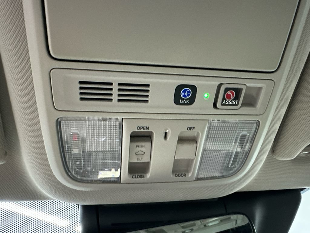 Used 2018 Honda Accord Touring image 32