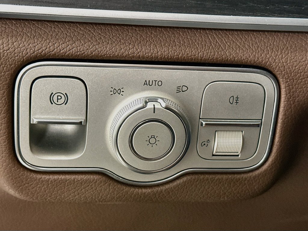 Used 2024 Mercedes-Benz GLS 450 4MATIC image 11