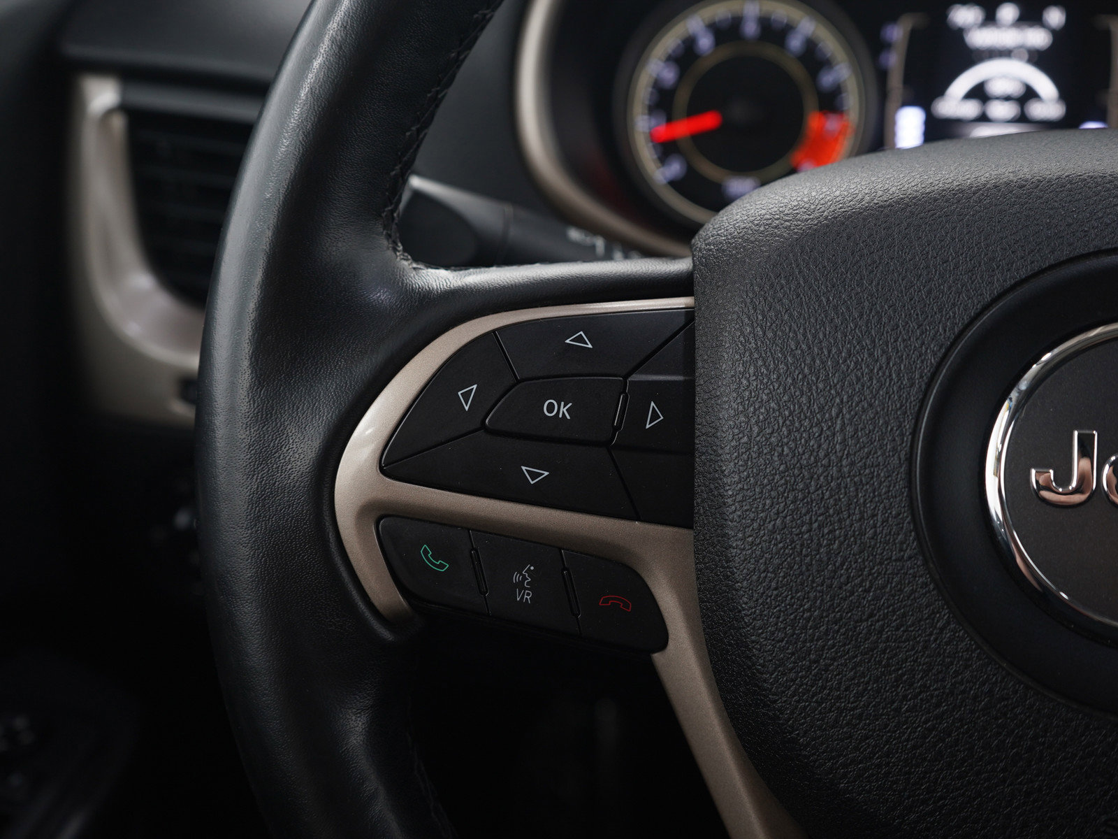 Used 2015 Jeep Cherokee Latitude AWD/4WD image 25