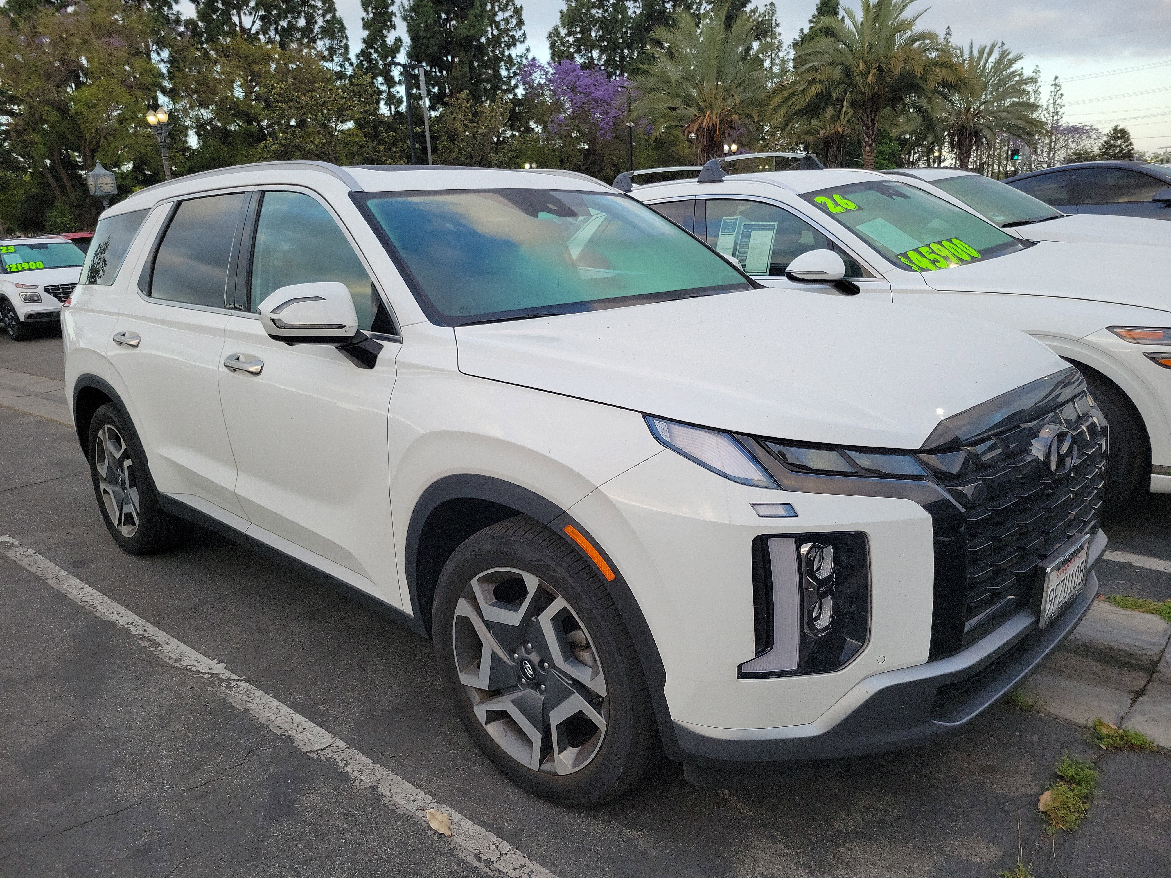 Used 2023 Hyundai Palisade SEL w/ Cargo Package FWD image 2