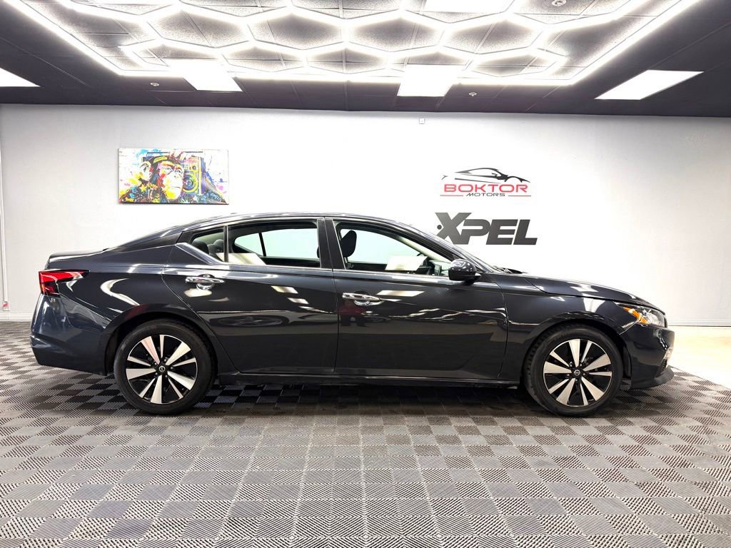 Used 2022 Nissan Altima 2.5 SV FWD image 16