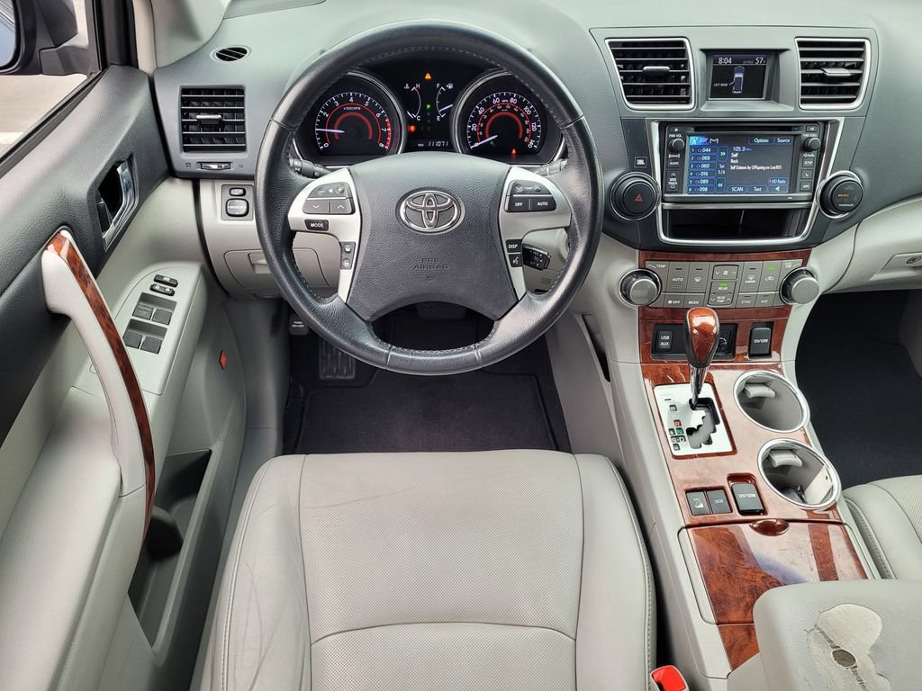 Used 2013 Toyota Highlander Limited AWD/4WD image 10