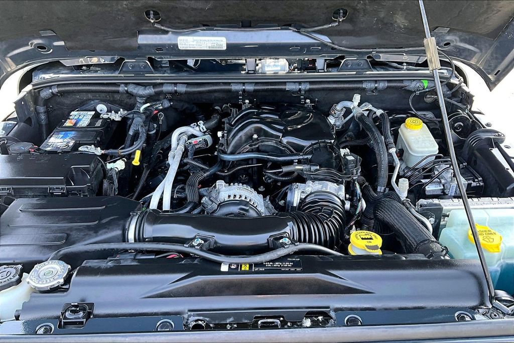 Used 2017 Jeep Wrangler Unlimited Sahara w/ Connectivity Group image 29