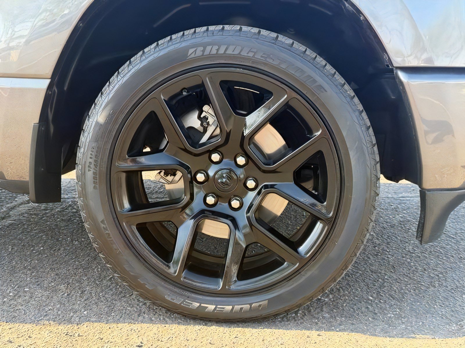 Used 2023 RAM 1500 Laramie AWD/4WD image 9