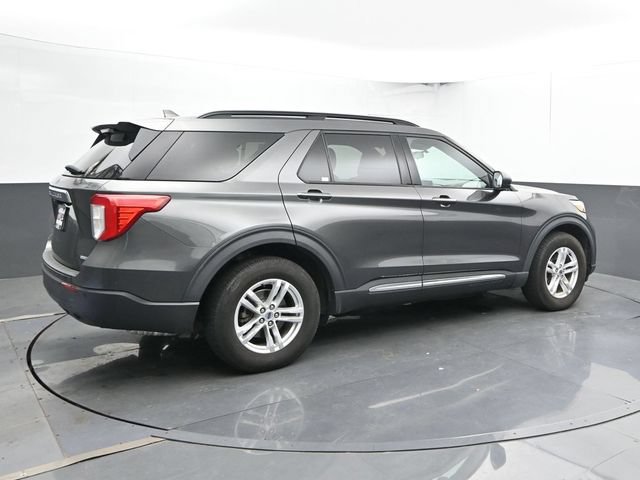 Used 2020 Ford Explorer XLT AWD/4WD image 2
