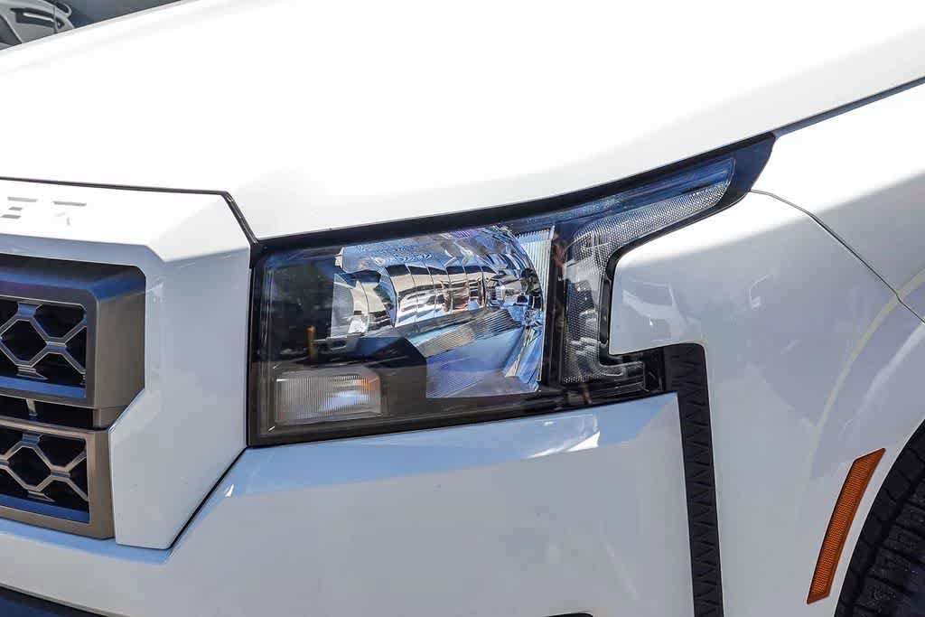 Used 2023 Nissan Frontier SV RWD image 8