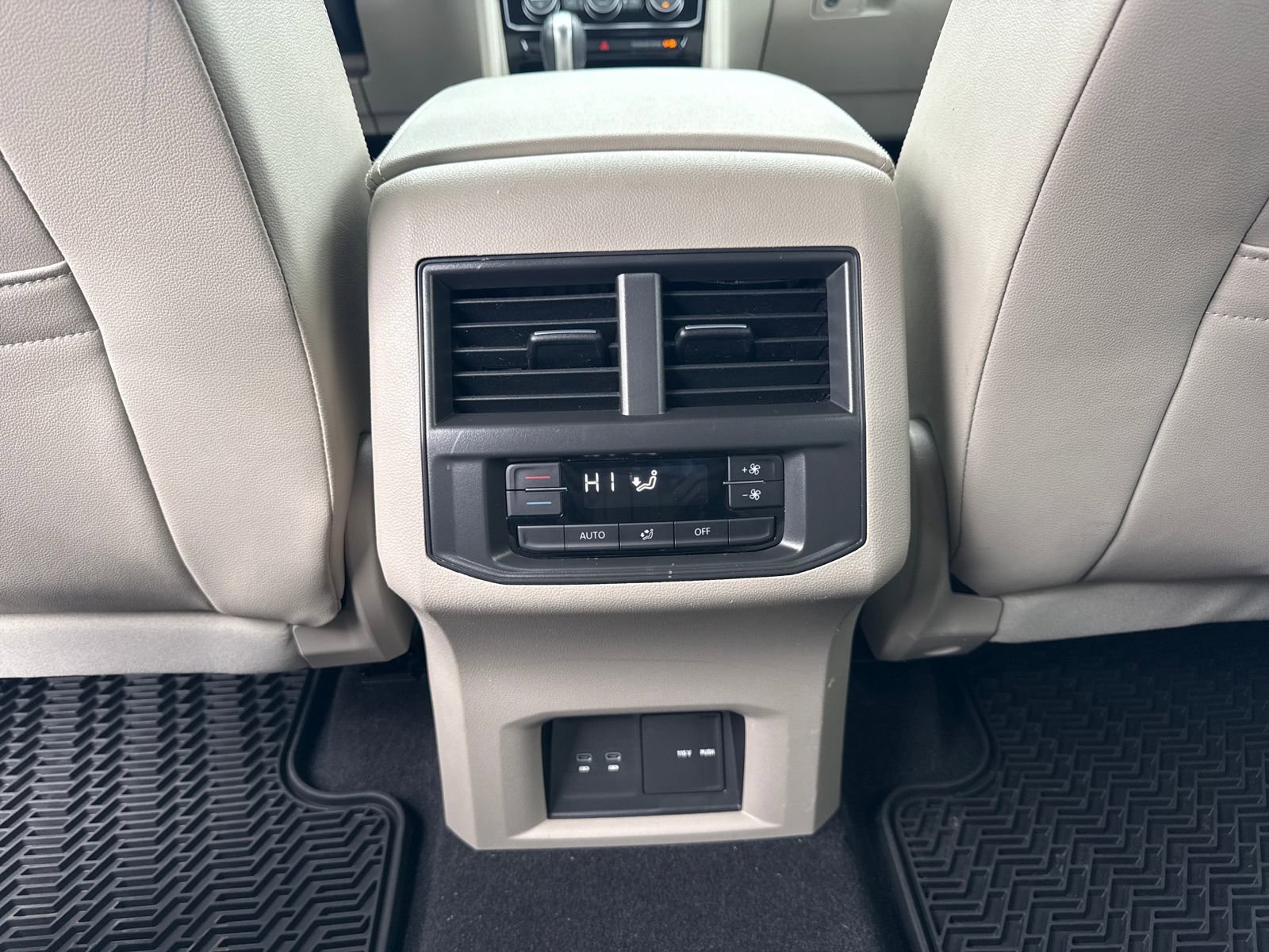 Certified 2023 Volkswagen Atlas SE w/ Black Wheel Package image 37