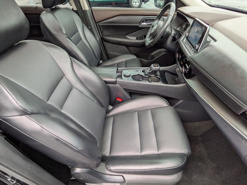 Used 2023 Nissan Rogue SV w/ SV Premium Package image 27