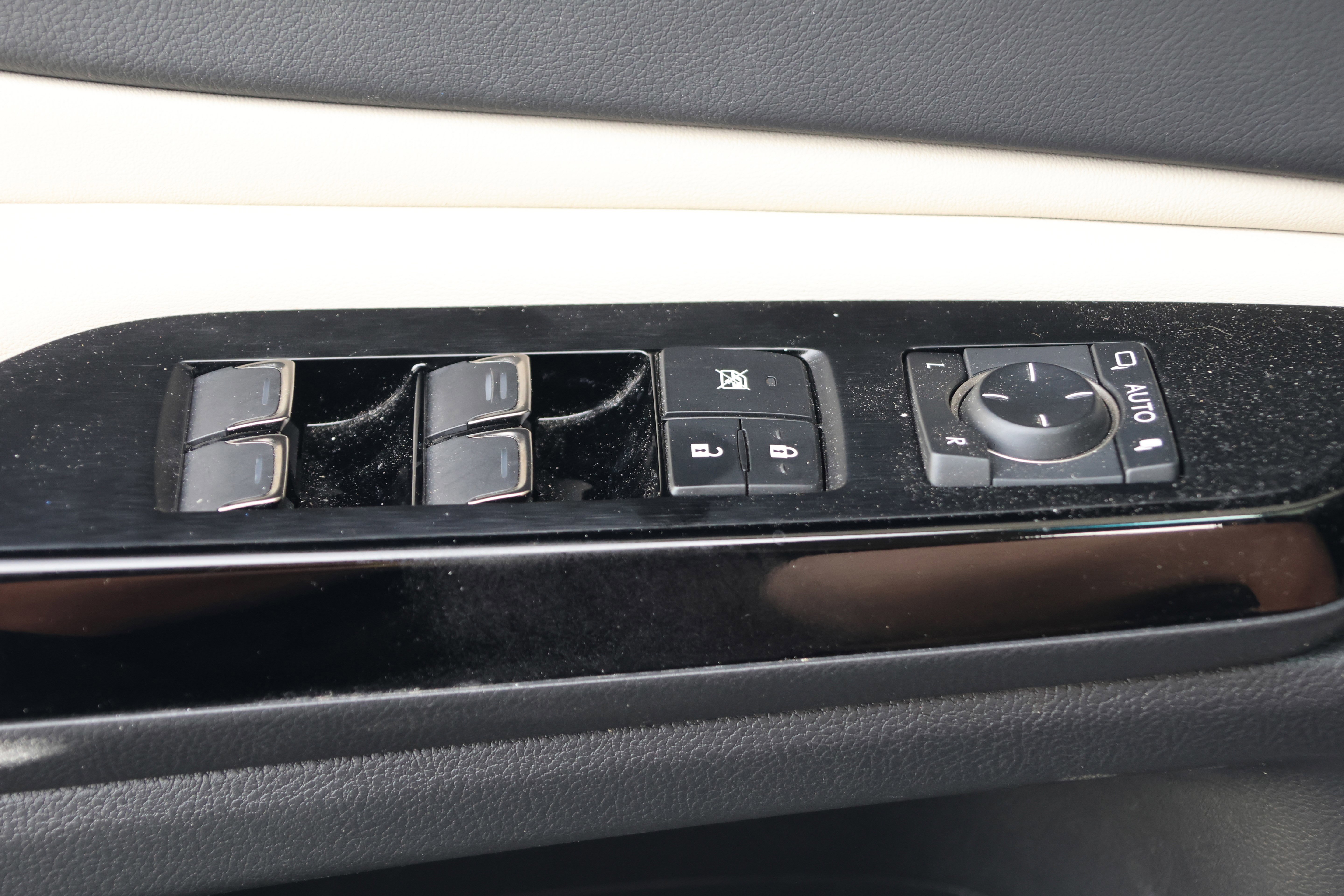 Used 2023 Lexus ES 350 w/ Premium Package image 14