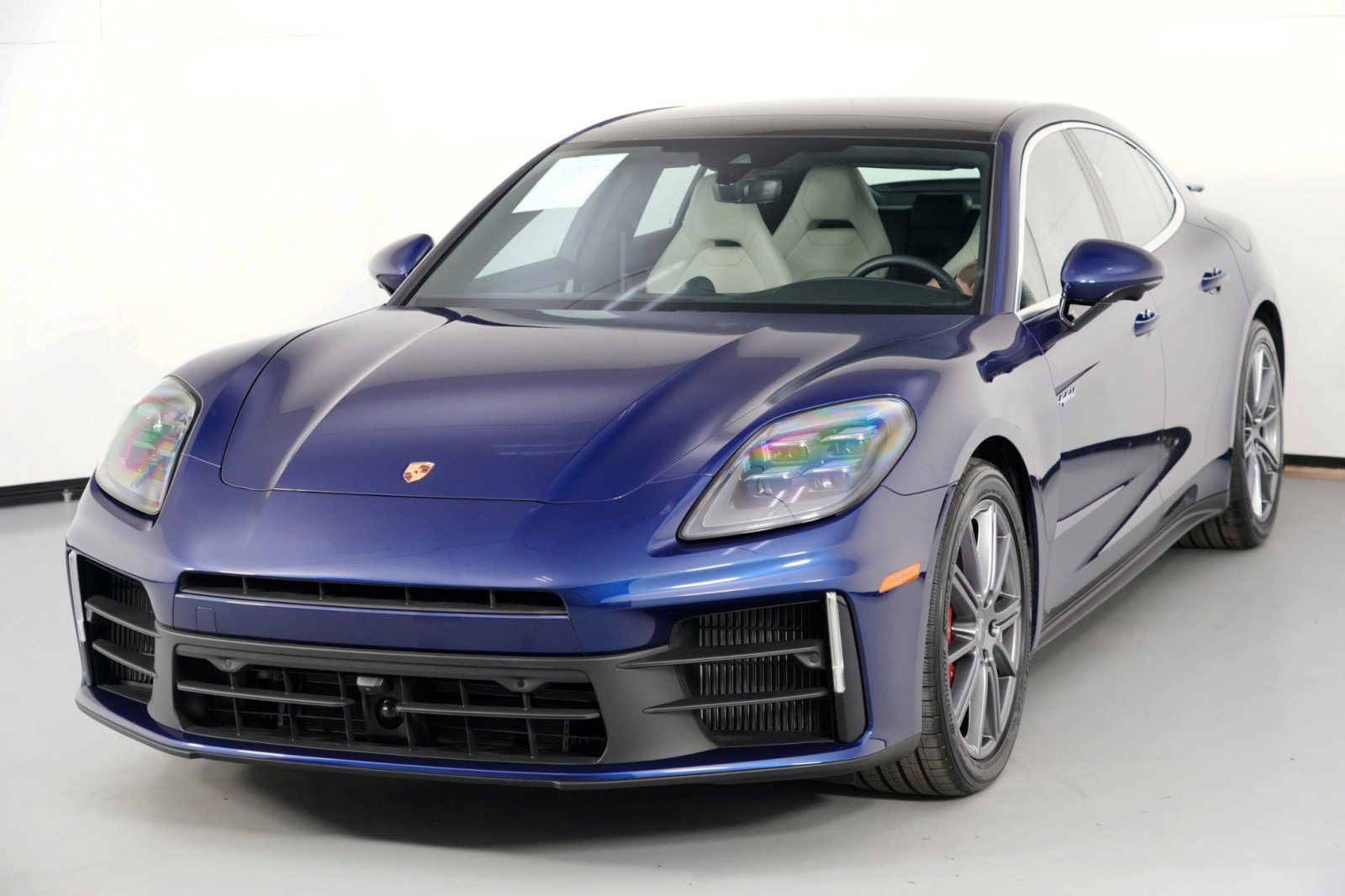 Used 2025 Porsche Panamera 4S w/ Premium Package image 50