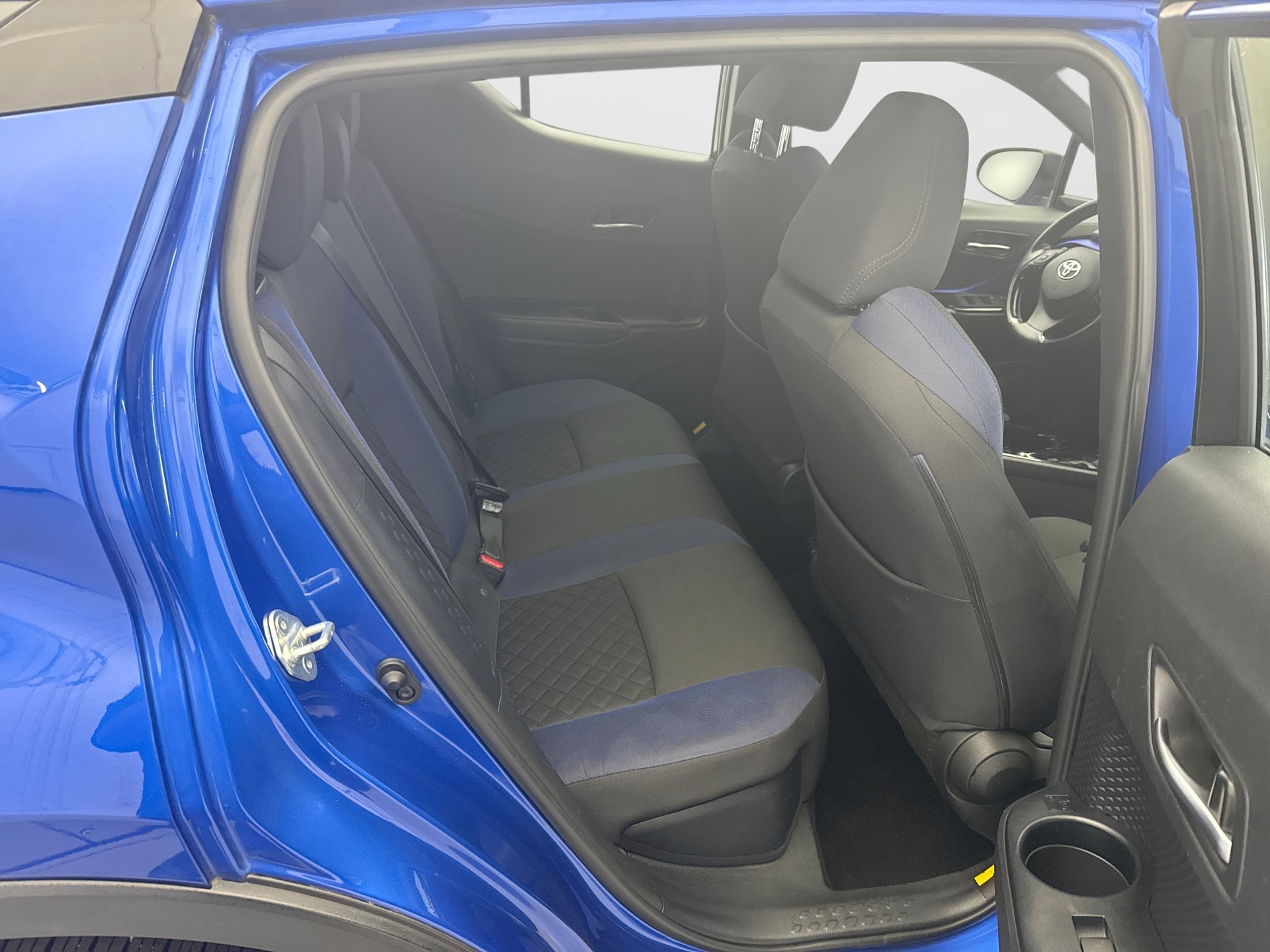 Used 2021 Toyota C-HR XLE FWD image 17