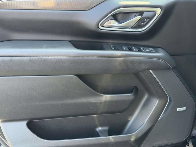 Used 2023 GMC Yukon XL AT4 w/ Technology Package AWD/4WD image 6