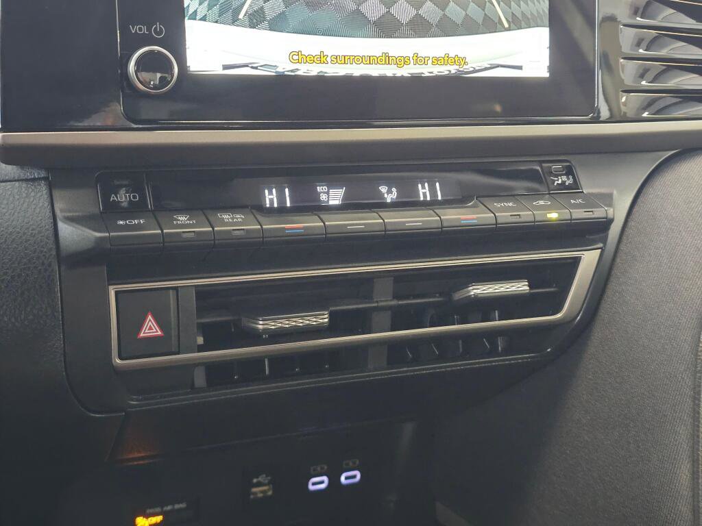 Used 2025 Toyota Camry LE FWD image 32