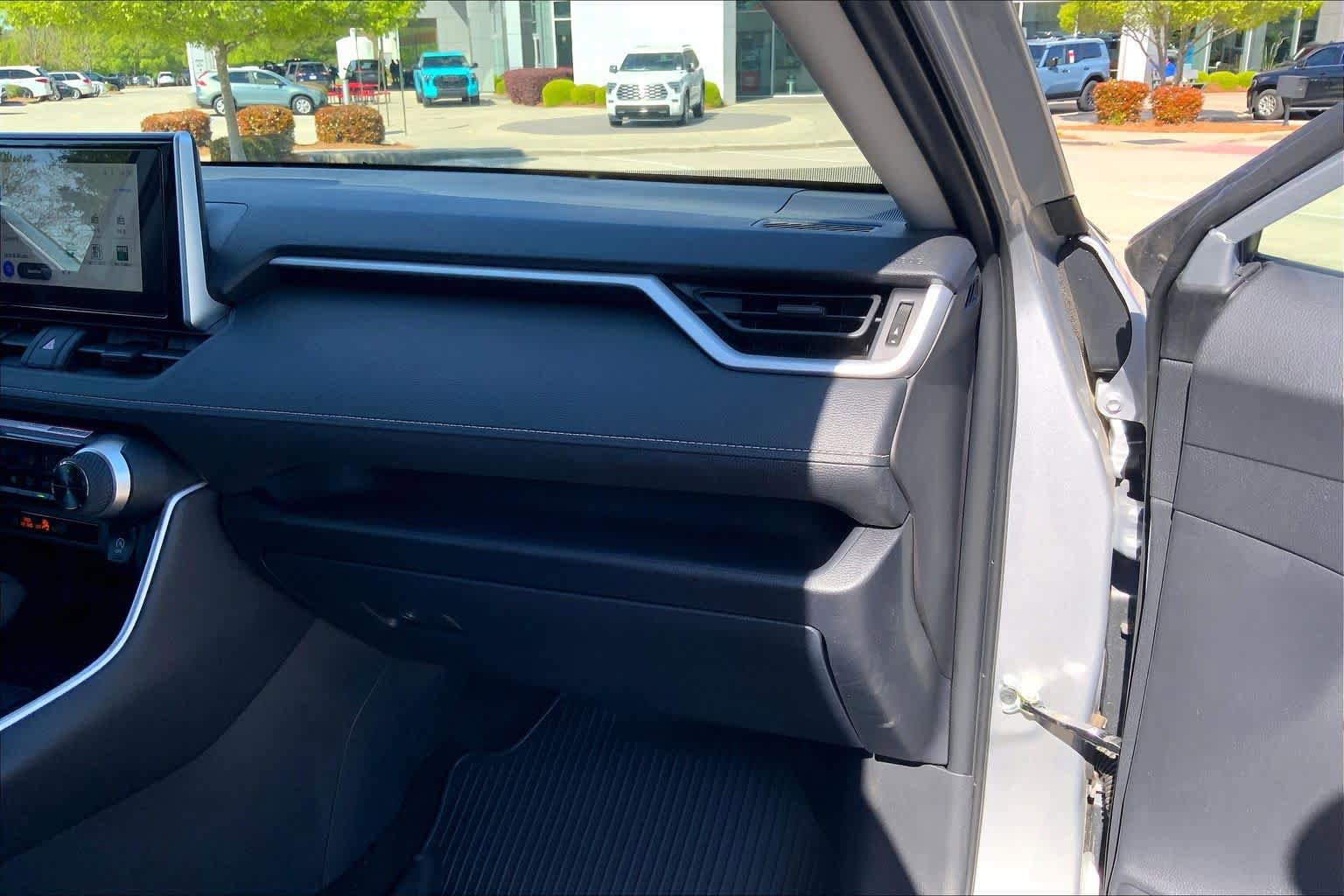 Used 2025 Toyota RAV4 XLE w/ Convenience Package FWD image 19