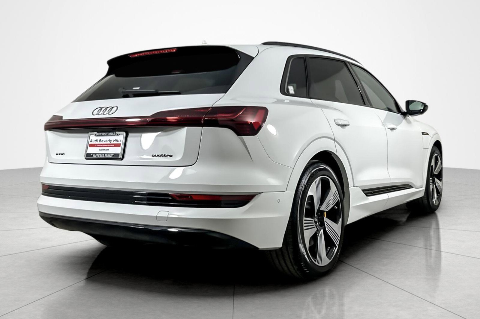 Used 2023 Audi e-tron Premium Plus w/ Premium Plus Package image 5