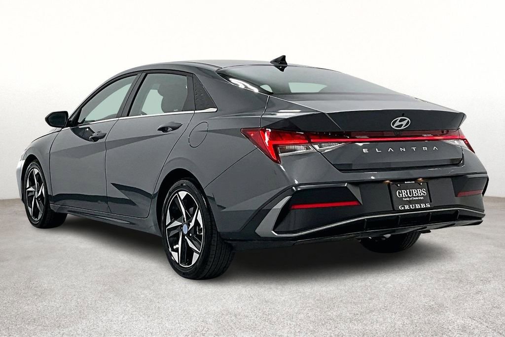 Certified 2025 Hyundai Elantra SEL image 15
