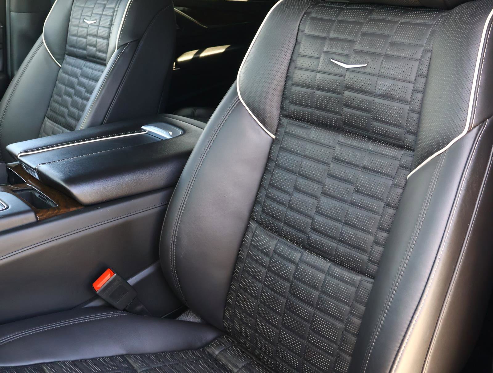 Used 2024 Cadillac Escalade ESV Premium Luxury Platinum AWD/4WD image 21