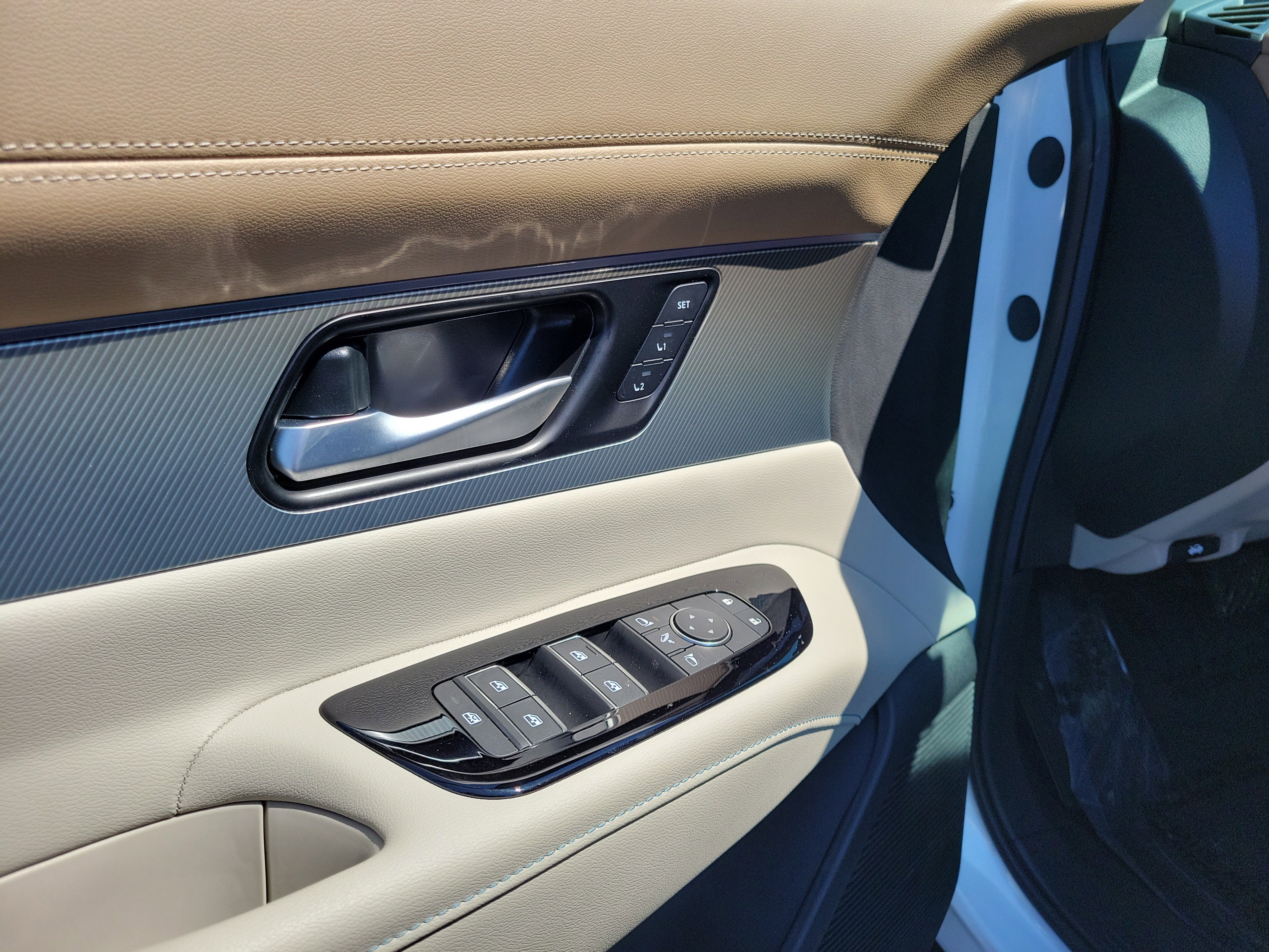 Certified 2025 Nissan Murano Platinum w/ Cargo Package image 18