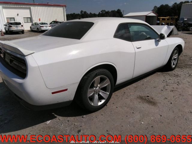 Used 2019 Dodge Challenger SXT image 4