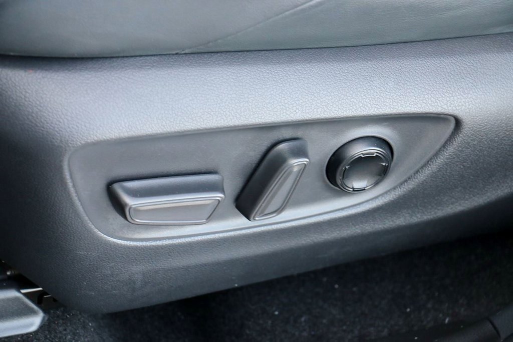 Used 2021 Toyota Venza Limited image 24