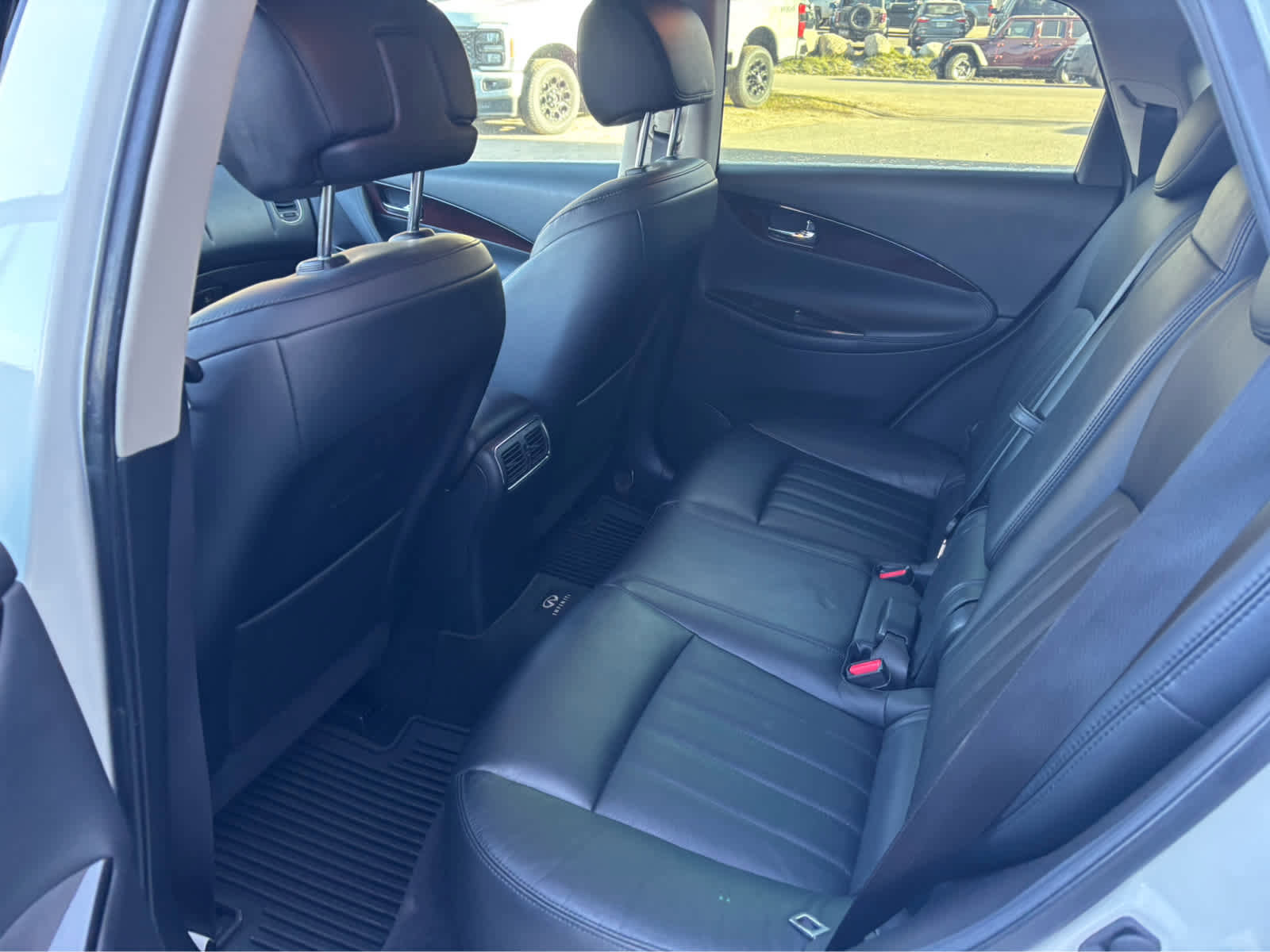 Used 2015 INFINITI QX50 Journey w/ Premium Package image 26