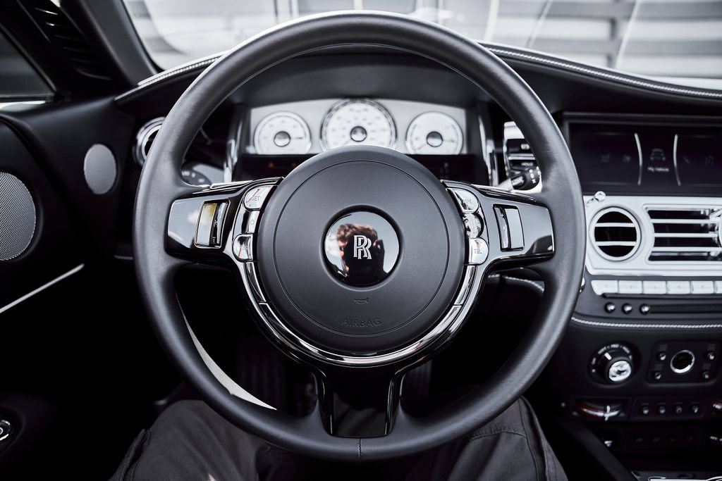Used 2018 Rolls-Royce Dawn RWD image 48
