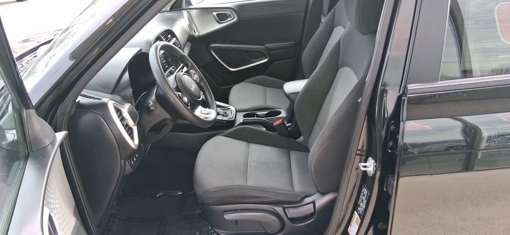 Used 2023 Kia Soul LX w/ Option Group 015 FWD image 18