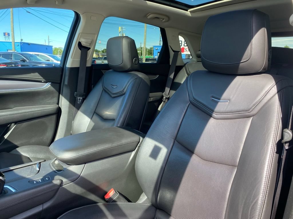 Used 2017 Cadillac XT5 Luxury w/ Driver Awareness Package AWD/4WD image 10