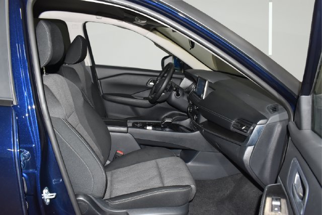 Used 2025 Nissan Rogue SV AWD/4WD image 13