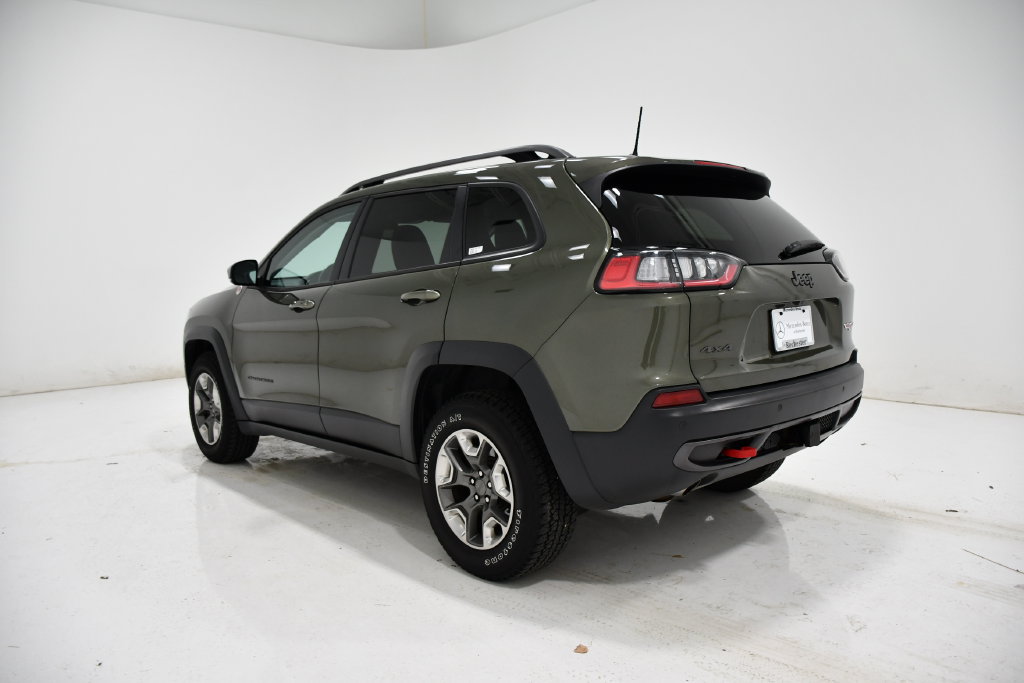 Used 2019 Jeep Cherokee Trailhawk w/ Cold Weather Group AWD/4WD image 3