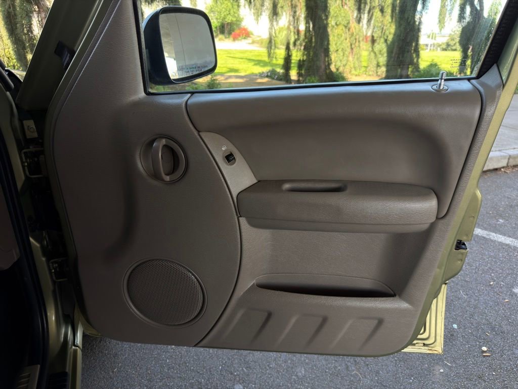 Used 2003 Jeep Liberty Sport AWD/4WD image 26