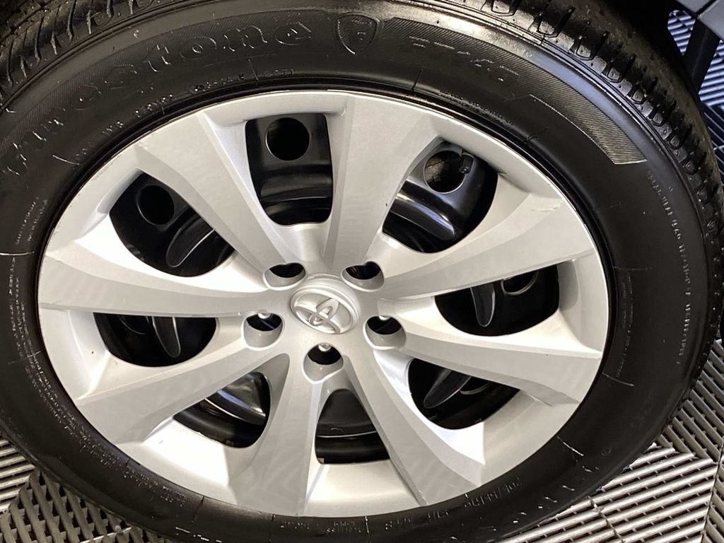 Used 2025 Toyota Corolla LE FWD image 27