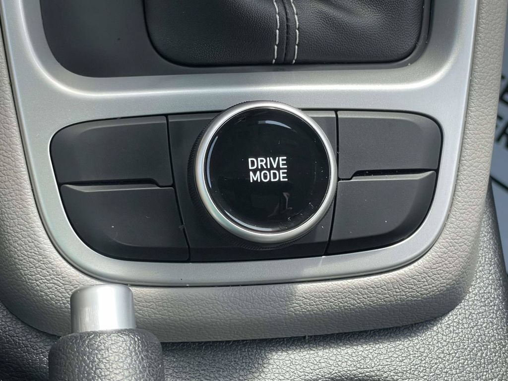 Certified 2024 Hyundai Venue SEL FWD image 24