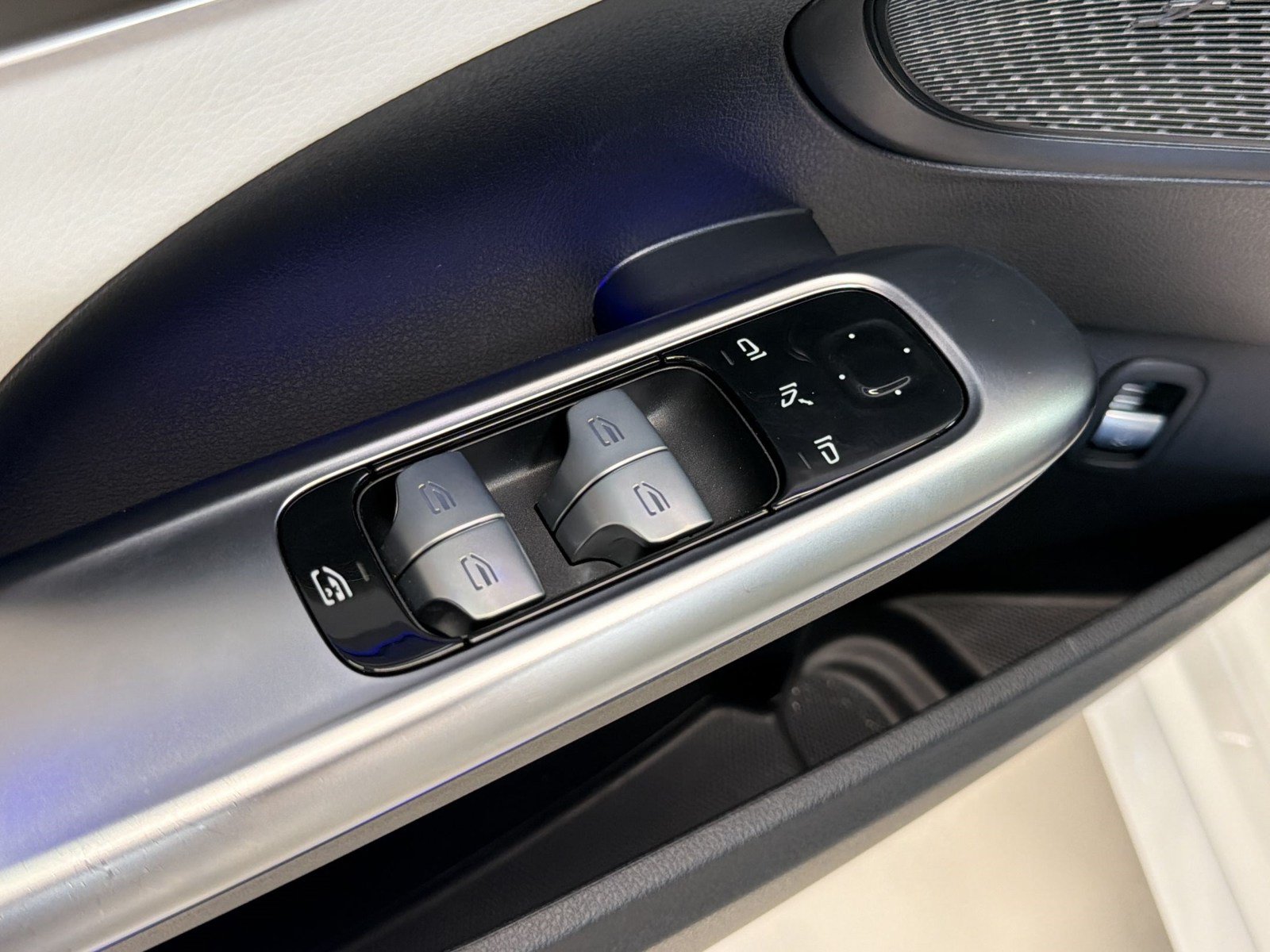 Used 2022 Mercedes-Benz C 300 Sedan image 23